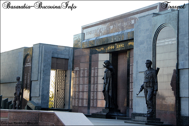 Monumentul separatistilor transnistreni, Tiraspol, Transnistria.