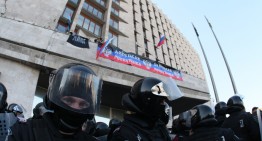 VIDEO: Șeful MILIȚIEI din Gorlovka (Donețk) l-a aruncat de pe acoperiș pe cel care a arborat drapelul Federației Ruse