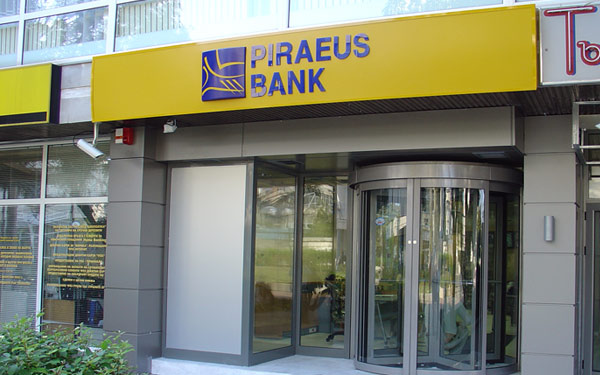 Piraeus Bank Grecia sterge datoriile clientilor de pana 20.000 de euro. Decizia nu se refera si la Romania, spune Catalin Parvu, executivul local al Piraeus