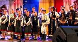 Moment de mare semnificație la Cernăuți. S-a cântat și s-a jucat românește, grație lui Iurie Levcic și Festivalului  Internațional de Folclor Românesc „ÎN GRĂDINA CU FLORI MULTE”