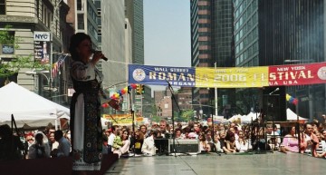 România, sărbătorită în inima New York-ului! Singura țară din lume care își serbează ziua pe celebrul bulevard Broadway promovând cultura română