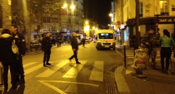Explozii și incidente armate  în centrul Parisului! Morți și răniți! Președintele François Hollande evacuat de serviciile de securitate