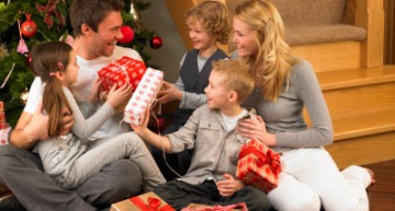„Like-ul” de Crăciun ține loc de „petrecere în familie”?
