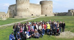„Cheia spre Țară” – 730 de elevi și dascăli, etnici români din Sudul Basarabiei au vizitat Cetatea Albă,  moștenire istorică a poporului român