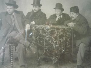 -9-Caragiale și un grup de actori (1899).Muzeul I.L. Caragiale, Ploiești