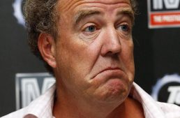 Jeremy Clarkson (Top Gear) recidivează din nou cu atitudinea rasistă și umilitoare la adresa românilor din UK. Român pe post de sclav în emisiune! A urmat reacția ambasadorului României.
