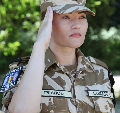 Primului detaşament românesc din Afganistan, comandat de o femeie, va avea parte de o ceremonie specială de repatriere