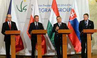 Tensiuni în Grupul de la Visegrad: Cehia şi Slovacia aleg agenda pro-europeana, Polonia şi Ungaria sfidează Bruxellesul