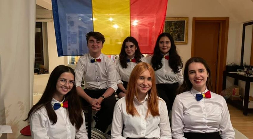 Echipa naţională a României la dezbateri pentru elevi, coordonată de ARDOR este în primele opt din lume.  74 de echipe se întrec anual la World Schools Debate Championship