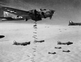 ISTORII ANTI-ALIATE: Al Doilea Război Mondial s-ar fi putut încheia în 1943 dacă bombardamentele aliate s-ar fi concentrat asupra țintelor militare.