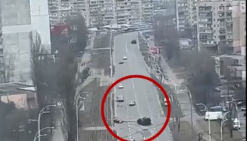 Video: Forțele ruse au intrat în districtul Obolon din Kiev! Un blindat rusesc a trecut peste un automobil civil