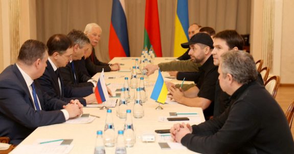 Negocierile ruso-ucrainene: armistițiu parțial și coridoare umanitare